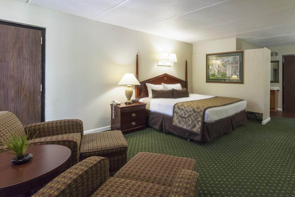 Four Seasons Motor Lodge Гатлинбург Номер фото